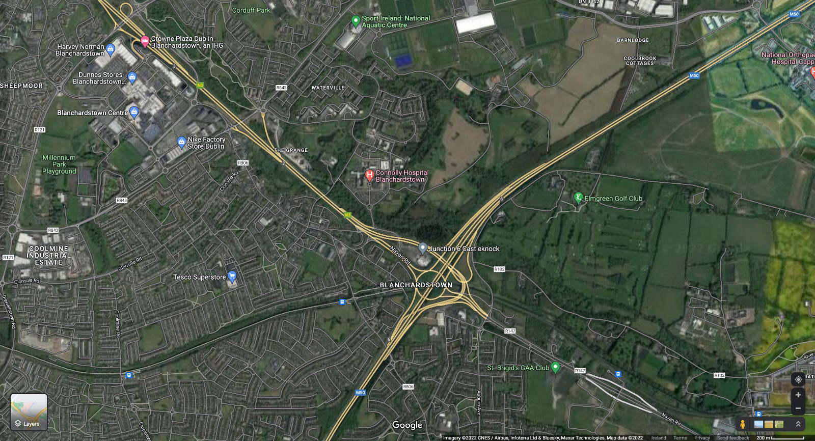 This junction does a great job of connecting major roads and breaking up the land into four distinct quadrants.